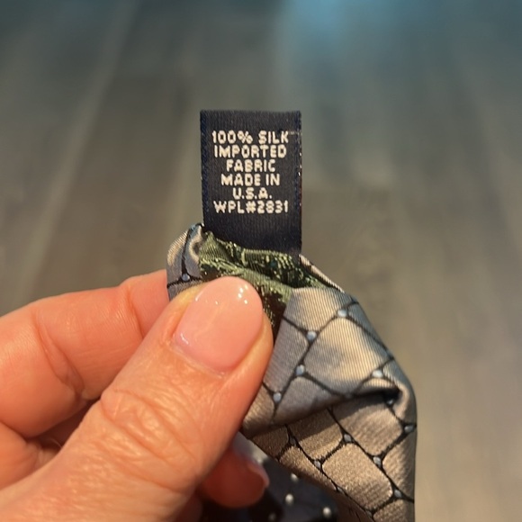 Tommy Hilfiger 100% Silk Navy with white polka dot men’s tie - Picture 7 of 7